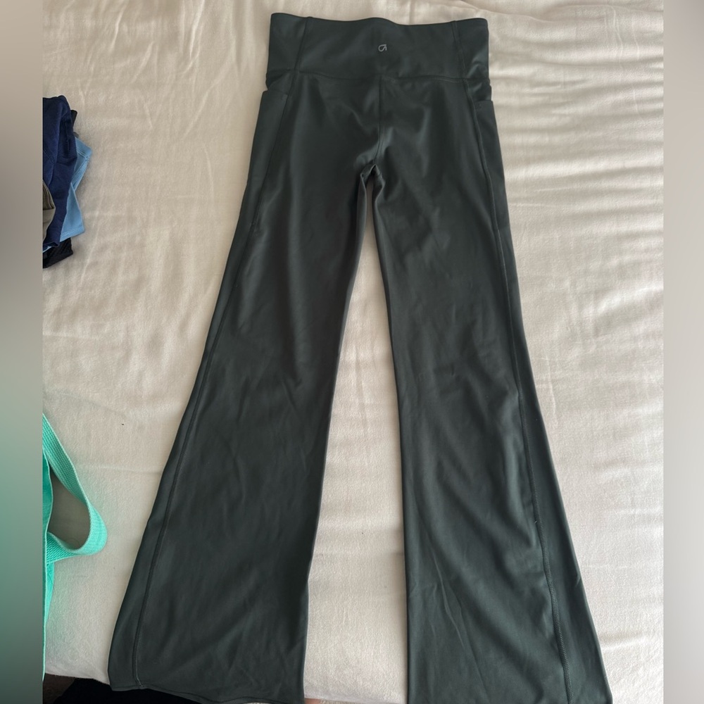 GAP Yoga Pants - Picture 2 of 2